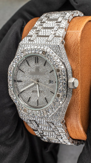 Side View of Men's VVS Moissanite AP Watch